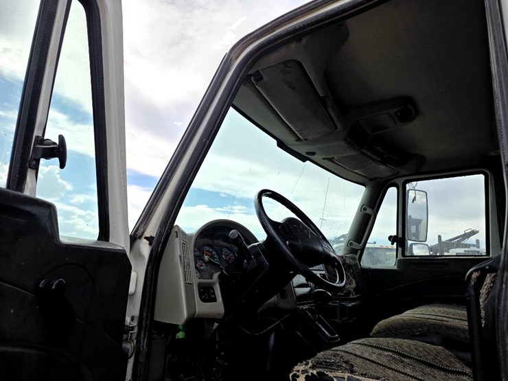 2017-international-durastar-4300-image-9