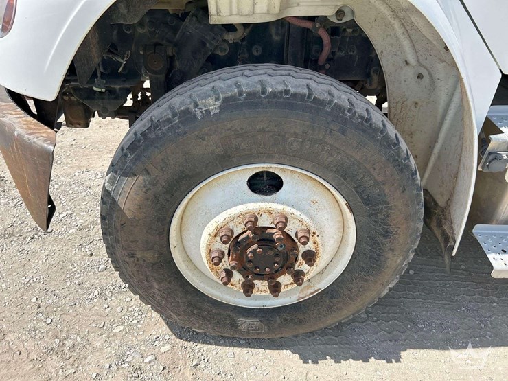 2019-freightliner-m2-106-image-39