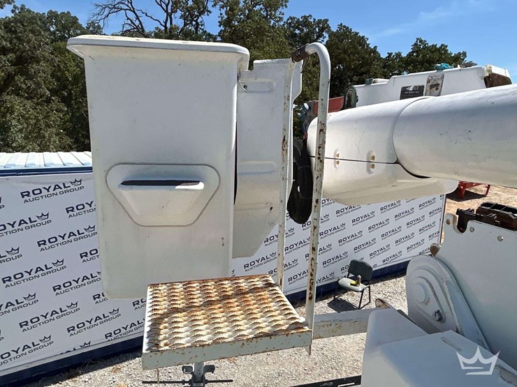 2019-freightliner-m2-106-image-36