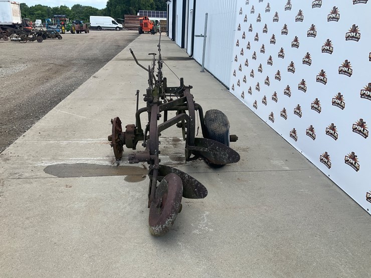 #5304-•-antique-pull-type-2-bottom-moldboard-plow-image-7