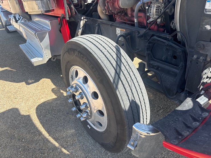 2021-peterbilt-389-image-34