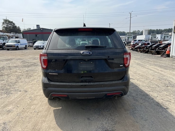 2016-ford-explorer-image-5