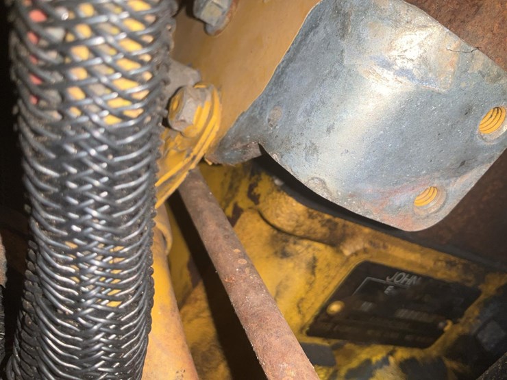 2006-deere-648g-iii-image-13