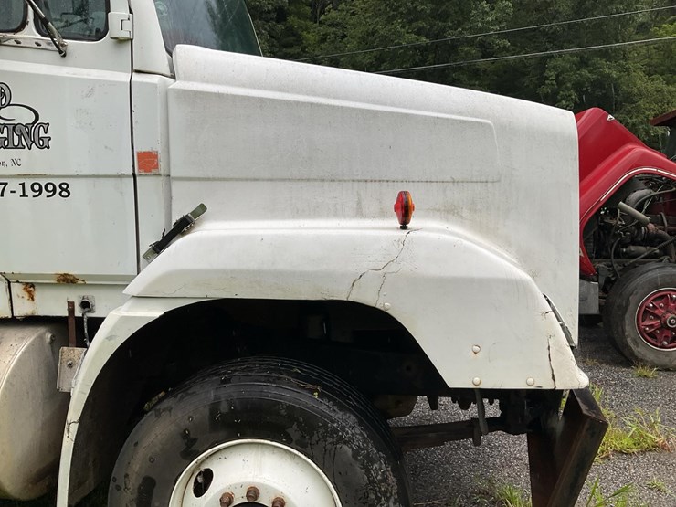 #141-•-1988-freightliner-log-truck-image-39