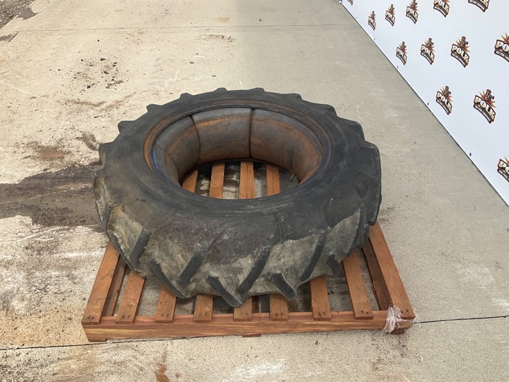 #5021-•-13.6---28-agricultural-tractor-tire-on-metal-rim-image-2