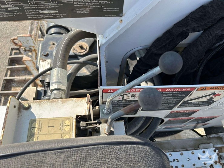 2018-freightliner-m2-106-image-36