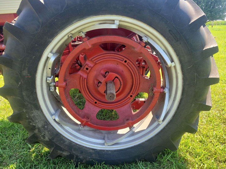 farmall-460-image-14