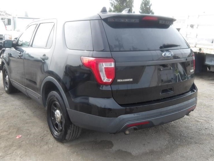 2017-ford-explorer-image-4