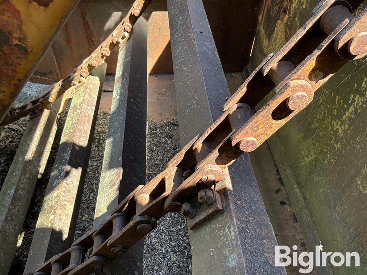 soil-mover-90-e-pull-type-scraper-image-14