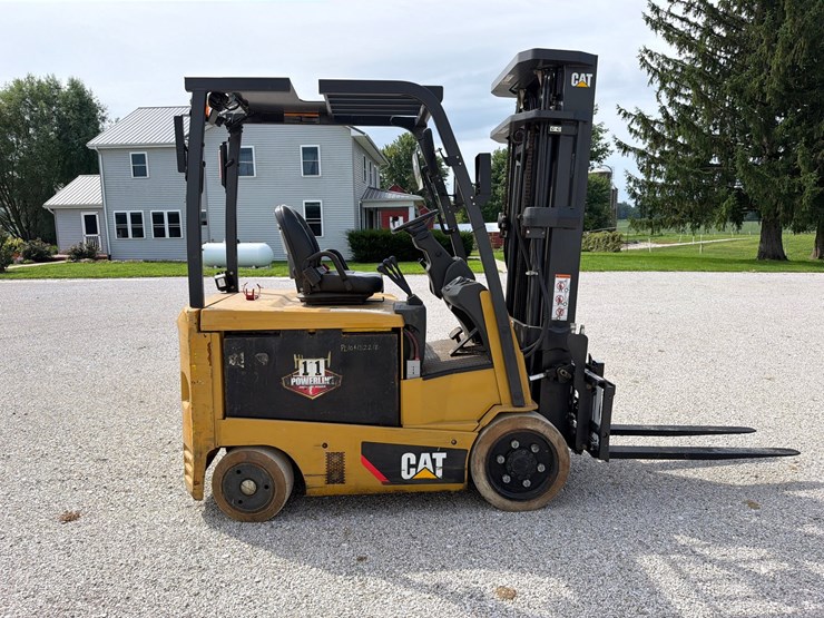 #1363-•-cat-ec25en-electric-forklift-image-6
