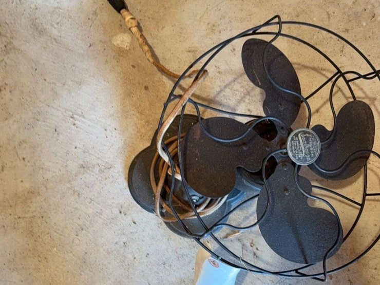 emerson-sealreege-fan-image-2