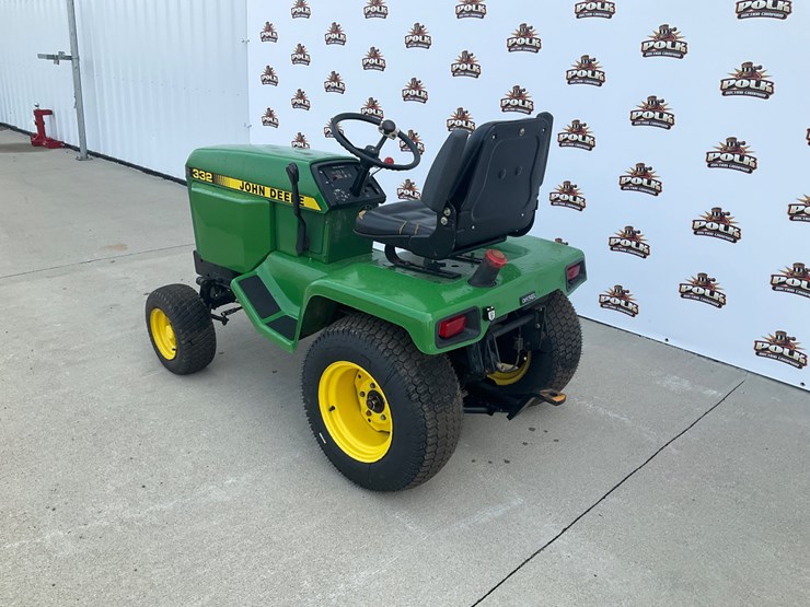 john-deere-332-image-3