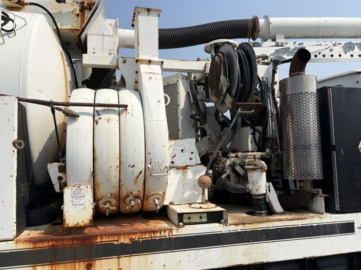 2004-sterling-l7500-image-19