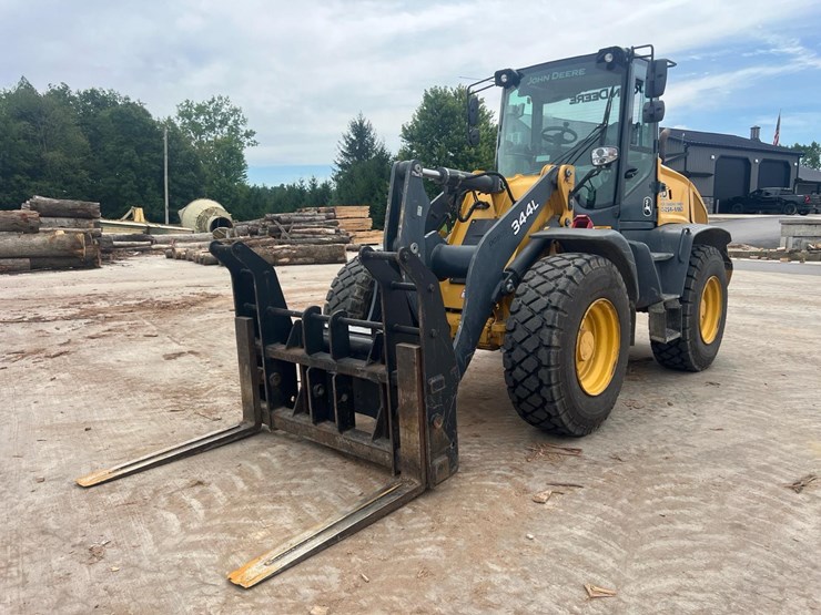 2020-deere-344l-image-1
