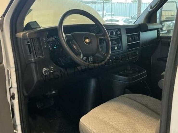 2013-chevrolet-express-3500-image-23