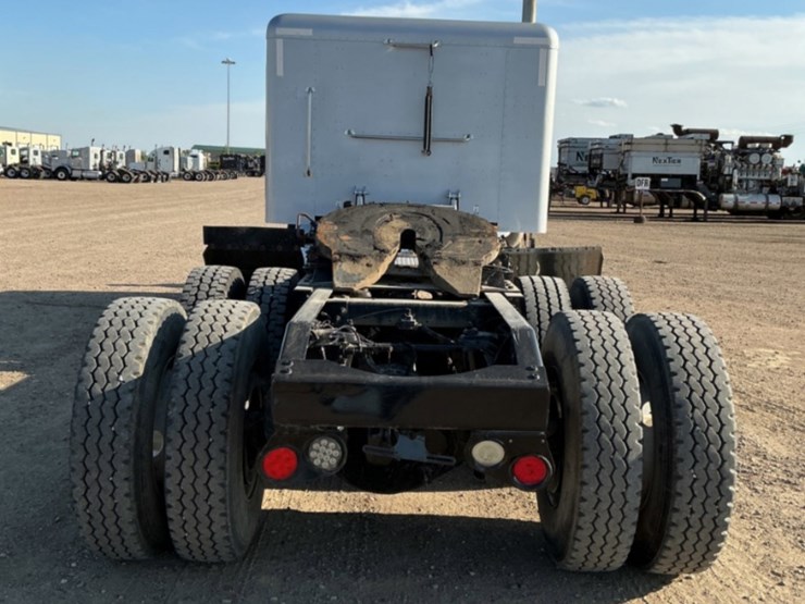 2015-peterbilt-367-image-6