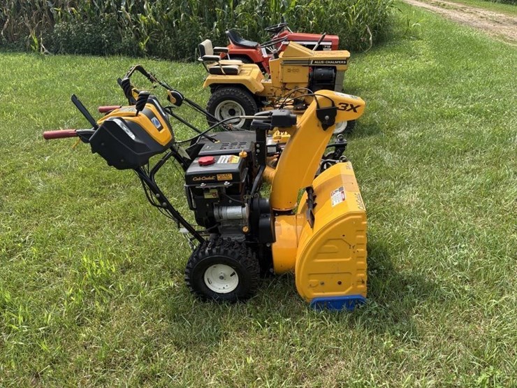cub-cadet-3x-24"-three-stage-snow-blower-image-5