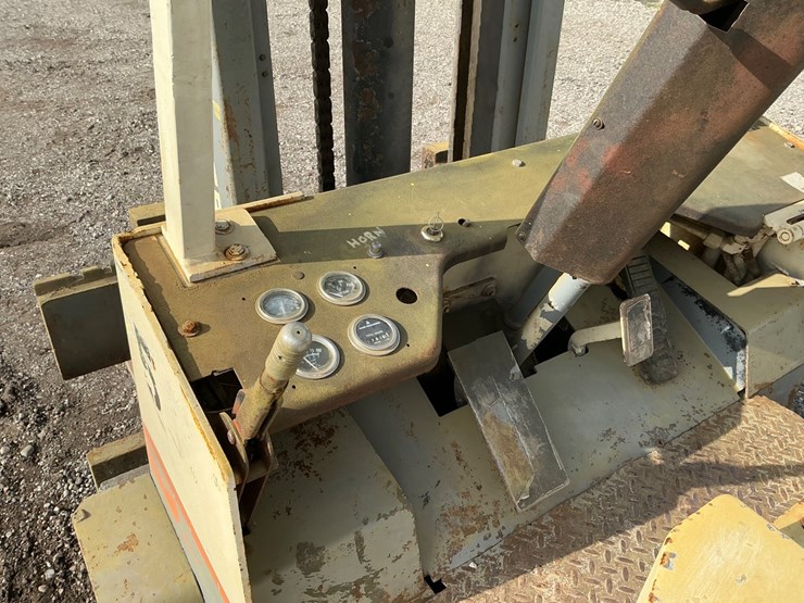 #1350-•-allis-chalmers-acc-120-ps-forklift-image-12