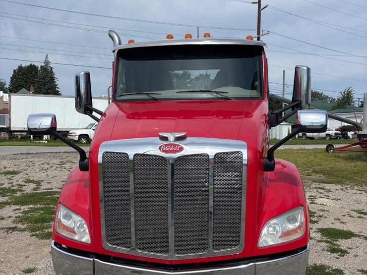 2019-peterbilt-579-image-6