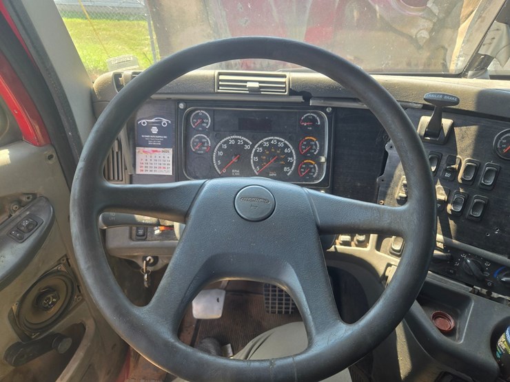 2003-freightliner-columbia-120-image-45