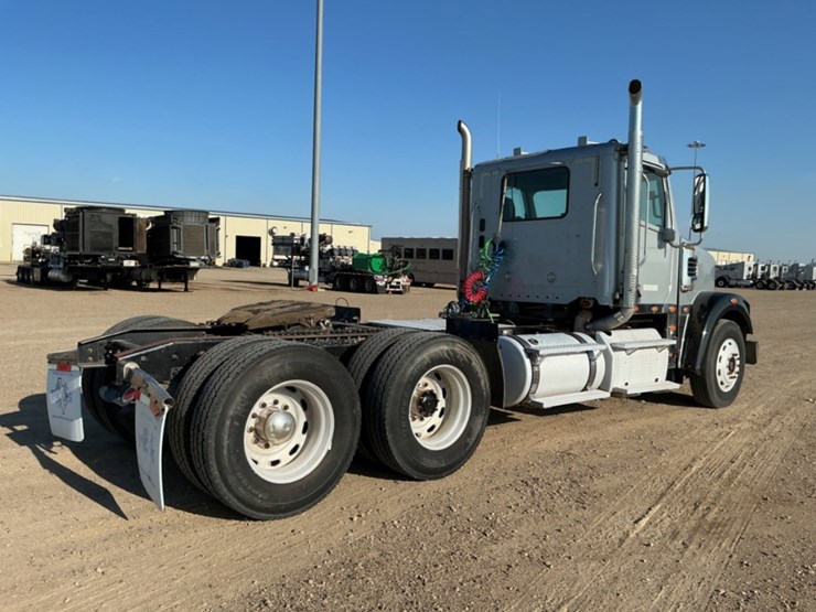 2015-freightliner-coronado-122-sd-image-5