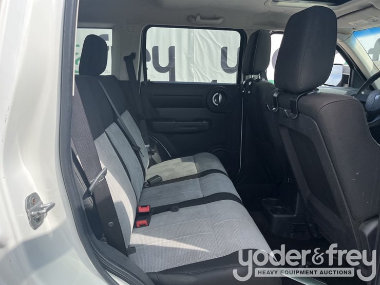 2006-dodge-nitro-image-38