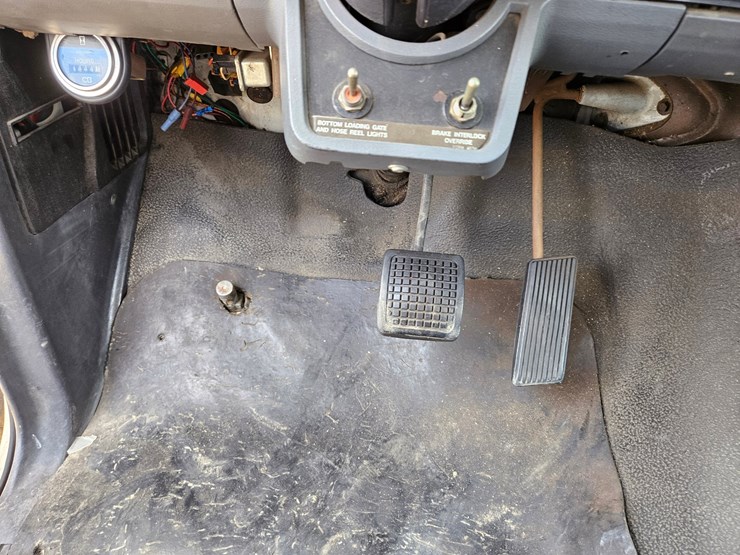 1992-ford-f700-image-43