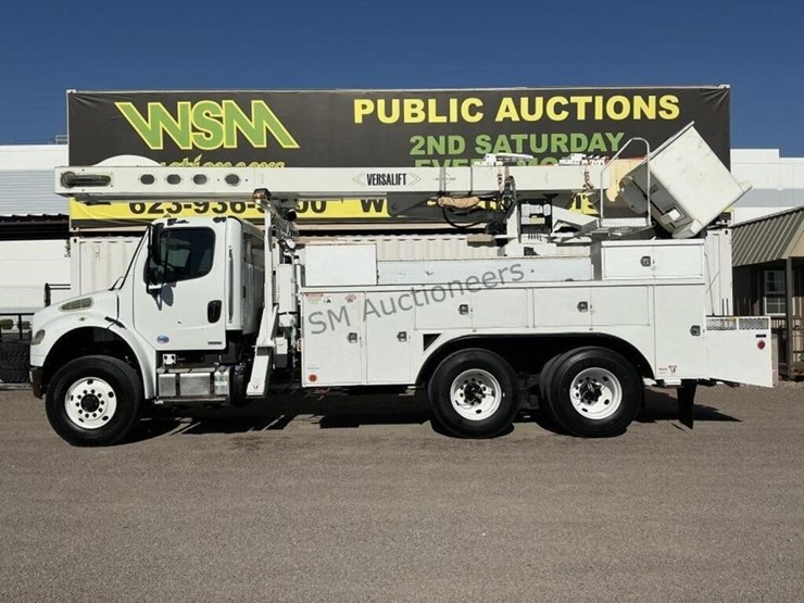 2012-freightliner-m2-106-image-1