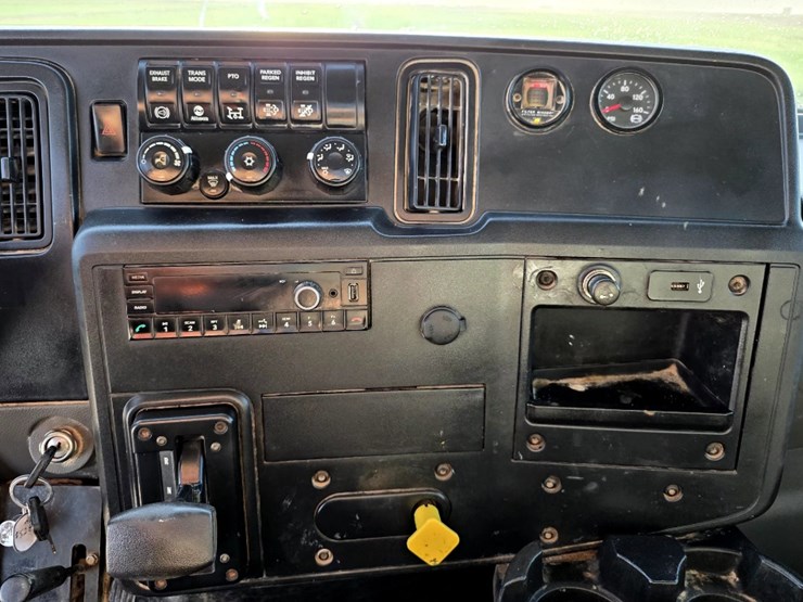 2022-international-mv607-image-10