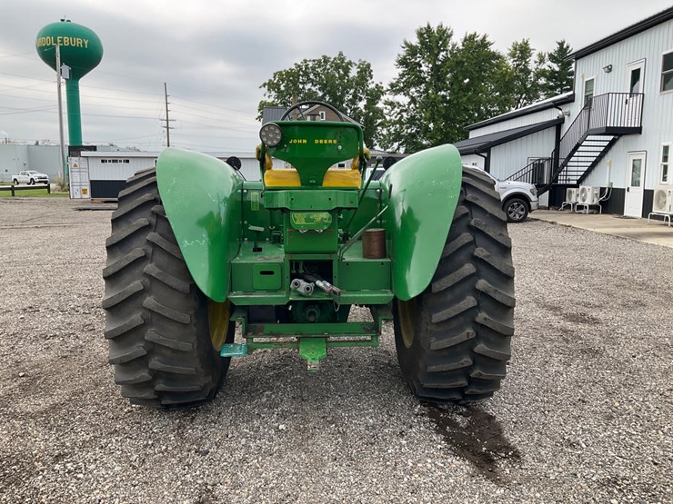 1957-john-deere-820-image-4