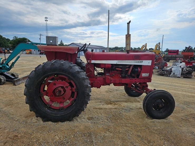 #53-•-interantional-656-farmall-tractor-image-6