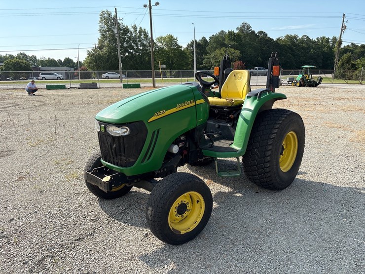 john-deere-4320-image-1