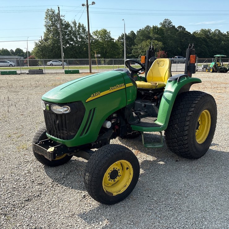 JOHN DEERE 4320