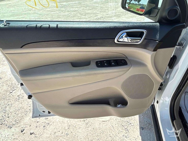 2017-jeep-grand-cherokee-image-11