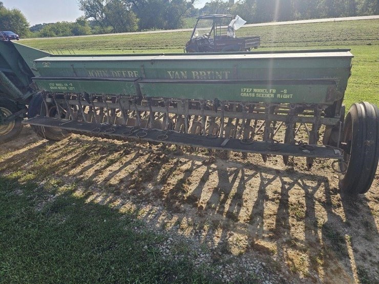 john-deere-grain-drill-image-2