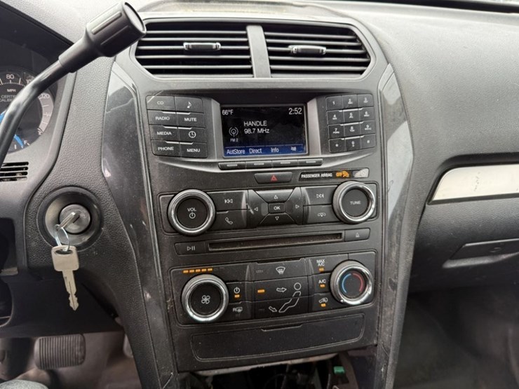 2018-ford-explorer-image-26