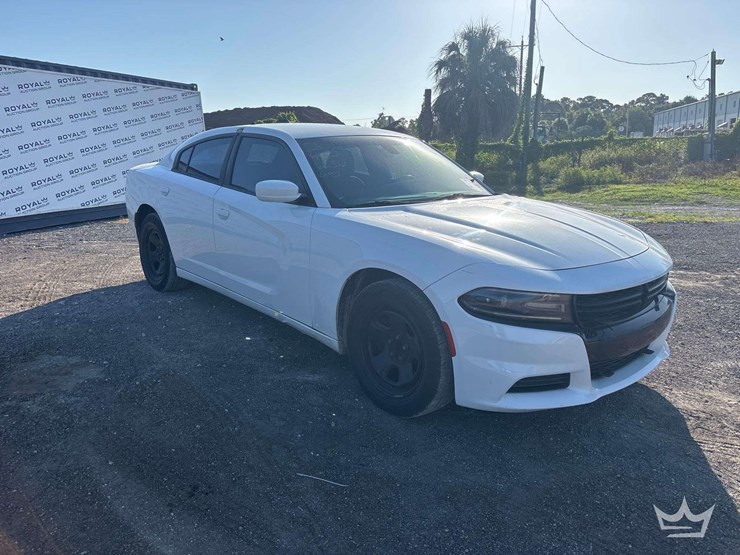 2018-dodge-charger-sedan-image-2