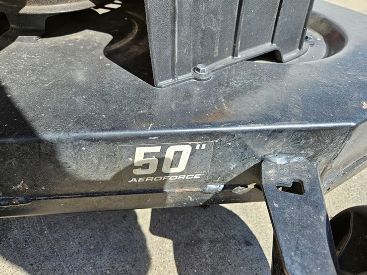 #651-•-cub-cadet-zt1-zero-turn-mower-image-13