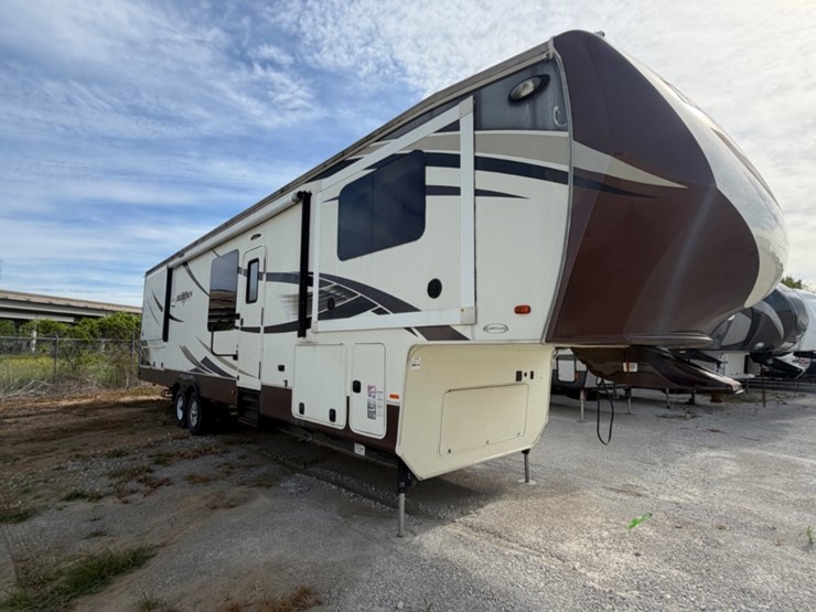 2016-bighorn-5th-wheel-image-3