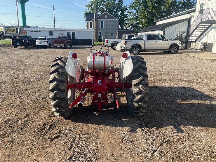 ford-tractor-image-4