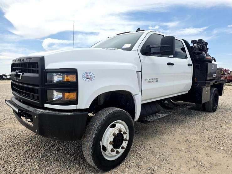 2023-chevrolet-silverado-4500hd-image-1