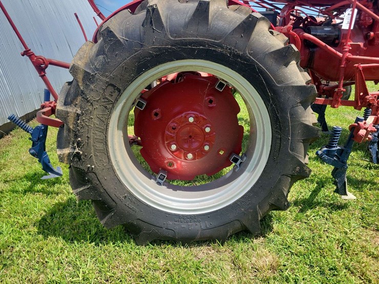 1947-farmall-b-with-mounted-cultivator-image-15