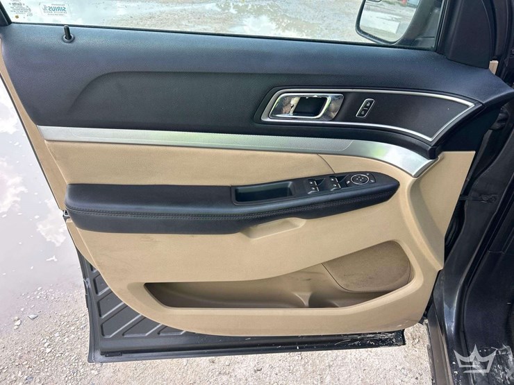 2016-ford-explorer-xlt-image-10