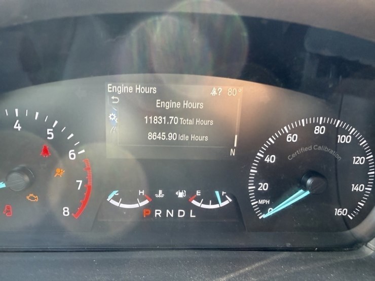 2020-ford-explorer-image-26
