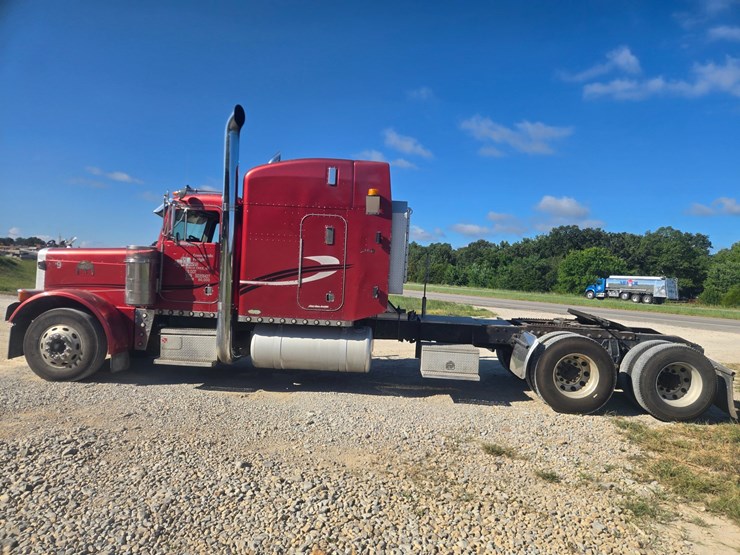1995-peterbilt-379-image-8