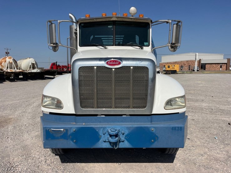 2013-peterbilt-337-image-2