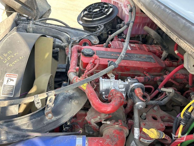 2018-freightliner-m2-106-image-9
