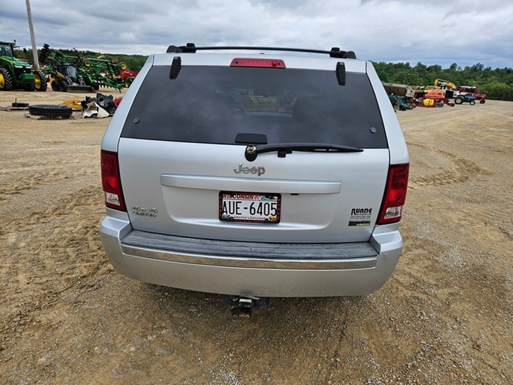 #60-•-2007-jeep-sport-utility-sedan-image-4