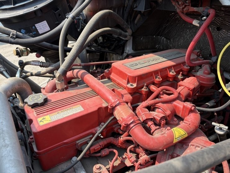 2018-freightliner-108sd-image-12