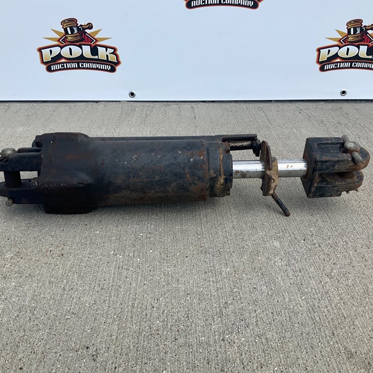 #5033 • John Deere Hydraulic Cylinder